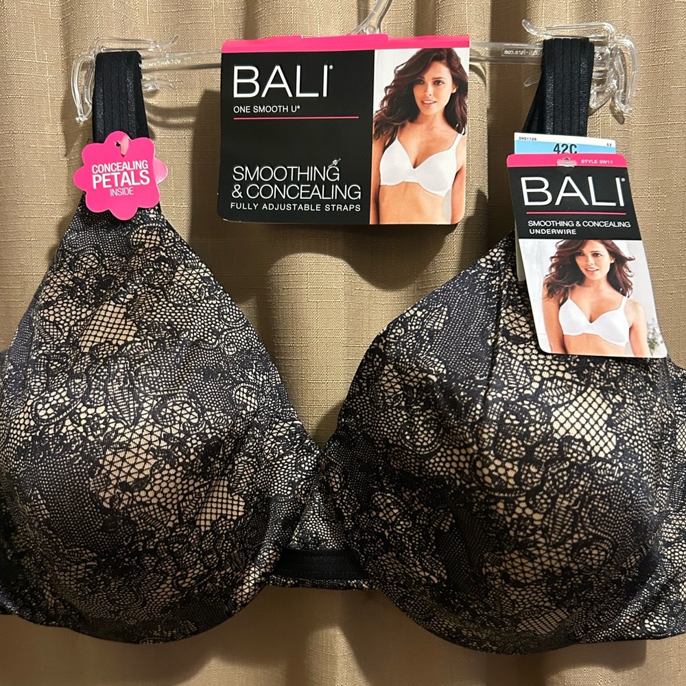 Bali 42C black lace bra, fully adjustable beautiful smoothing, and concealing - Picture 7 of 12